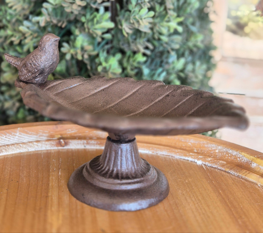 Hoja con pajarito en hierro