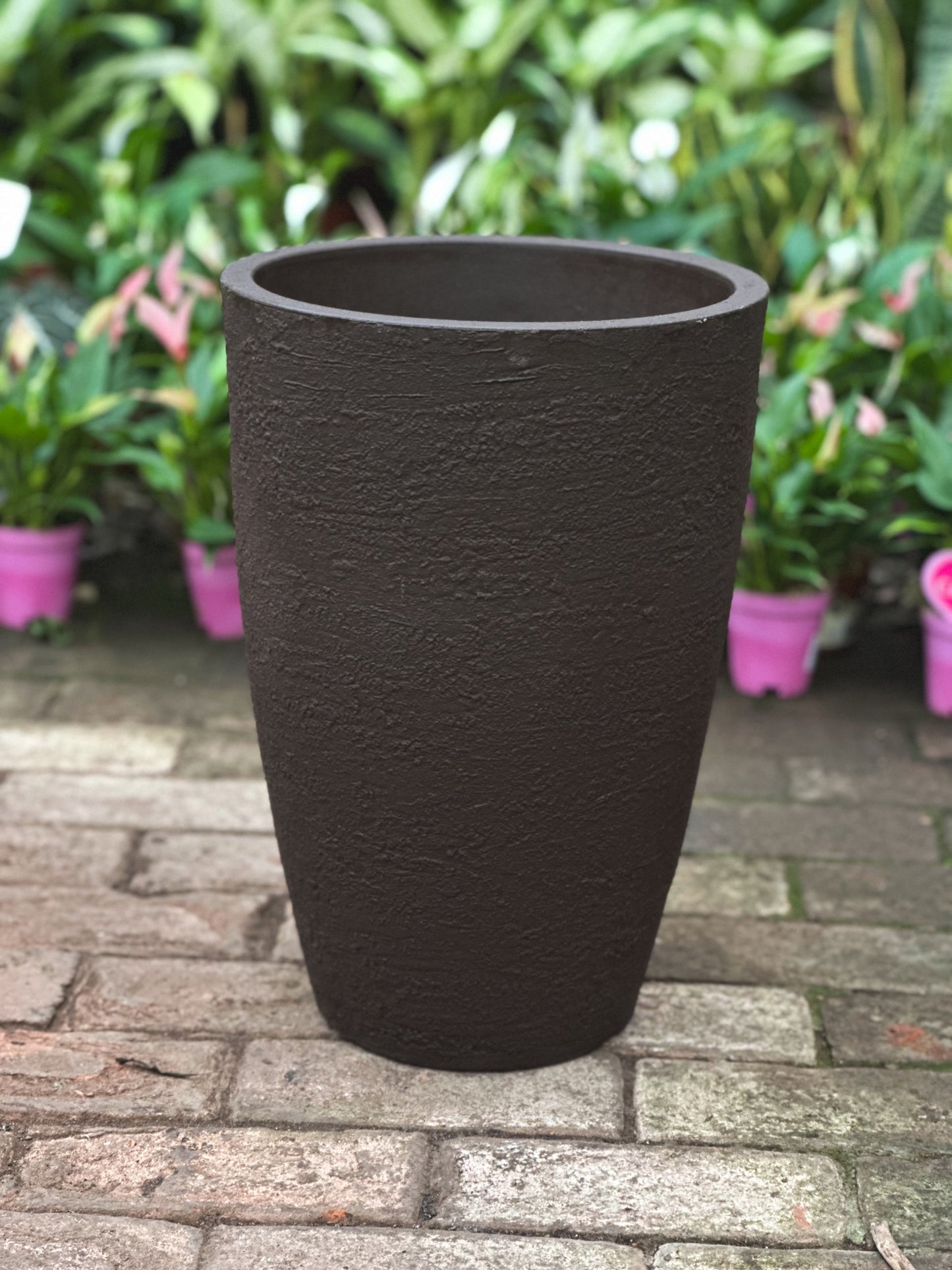 Maceta rotomoldeada cónica alta