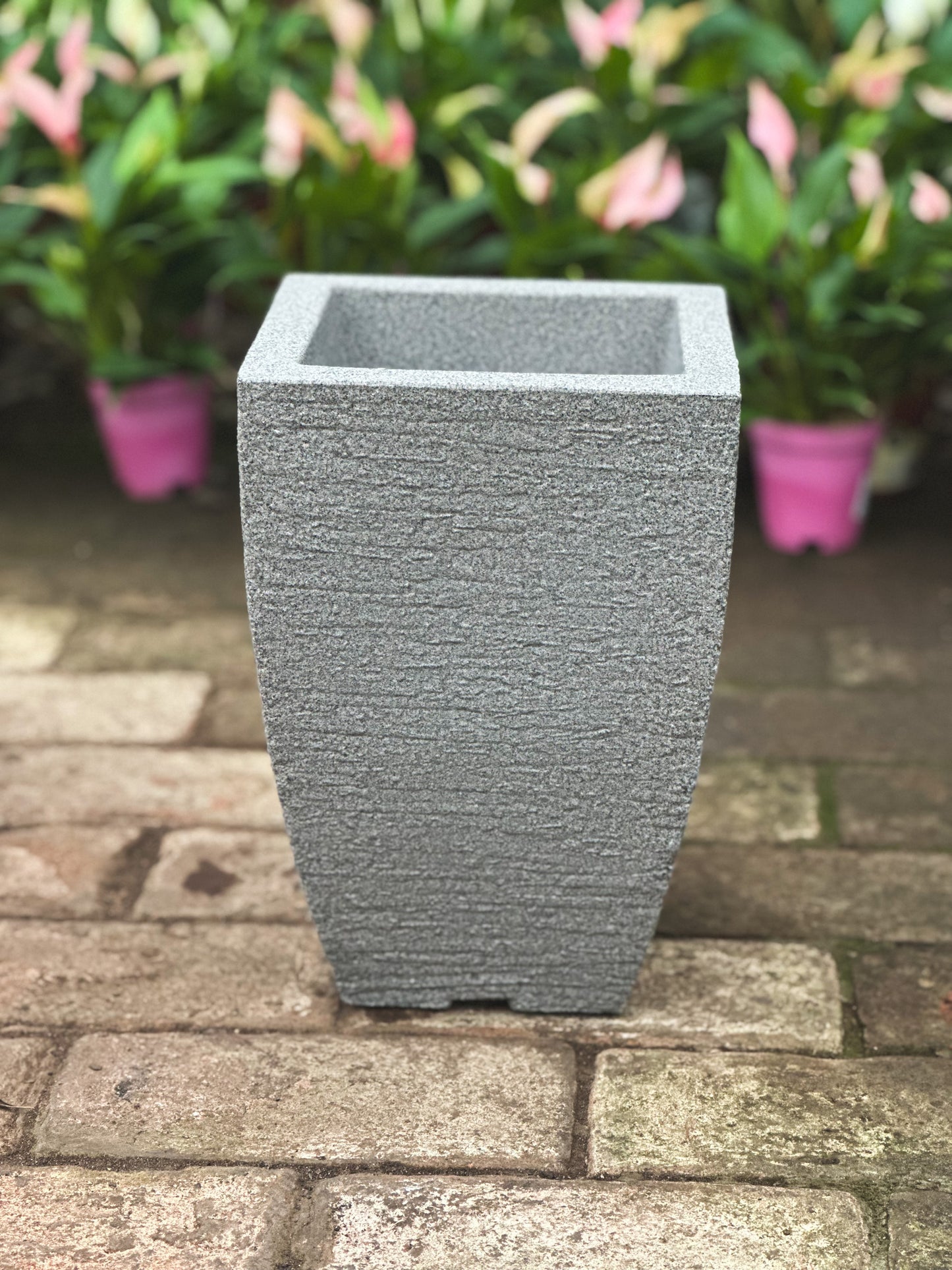 Maceta rotomoldeada piramidal