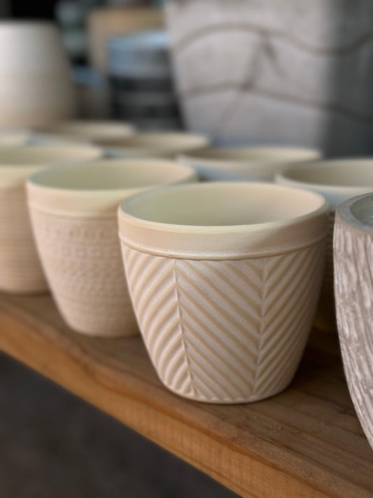 Maceta cerámica diseño base arena