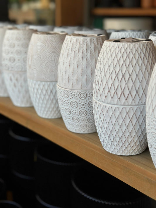 Maceta cerámica diseño base blanca