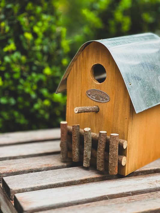 Casita para pájaros con techo zinc