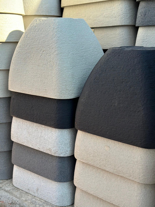 Maceta rotomoldeada cubo moderno