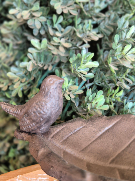 Hoja con pajarito en hierro