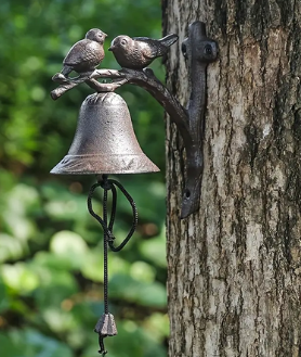Campana de hierro rama con pájaros