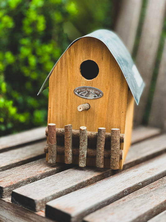 Casita para pájaros con techo zinc