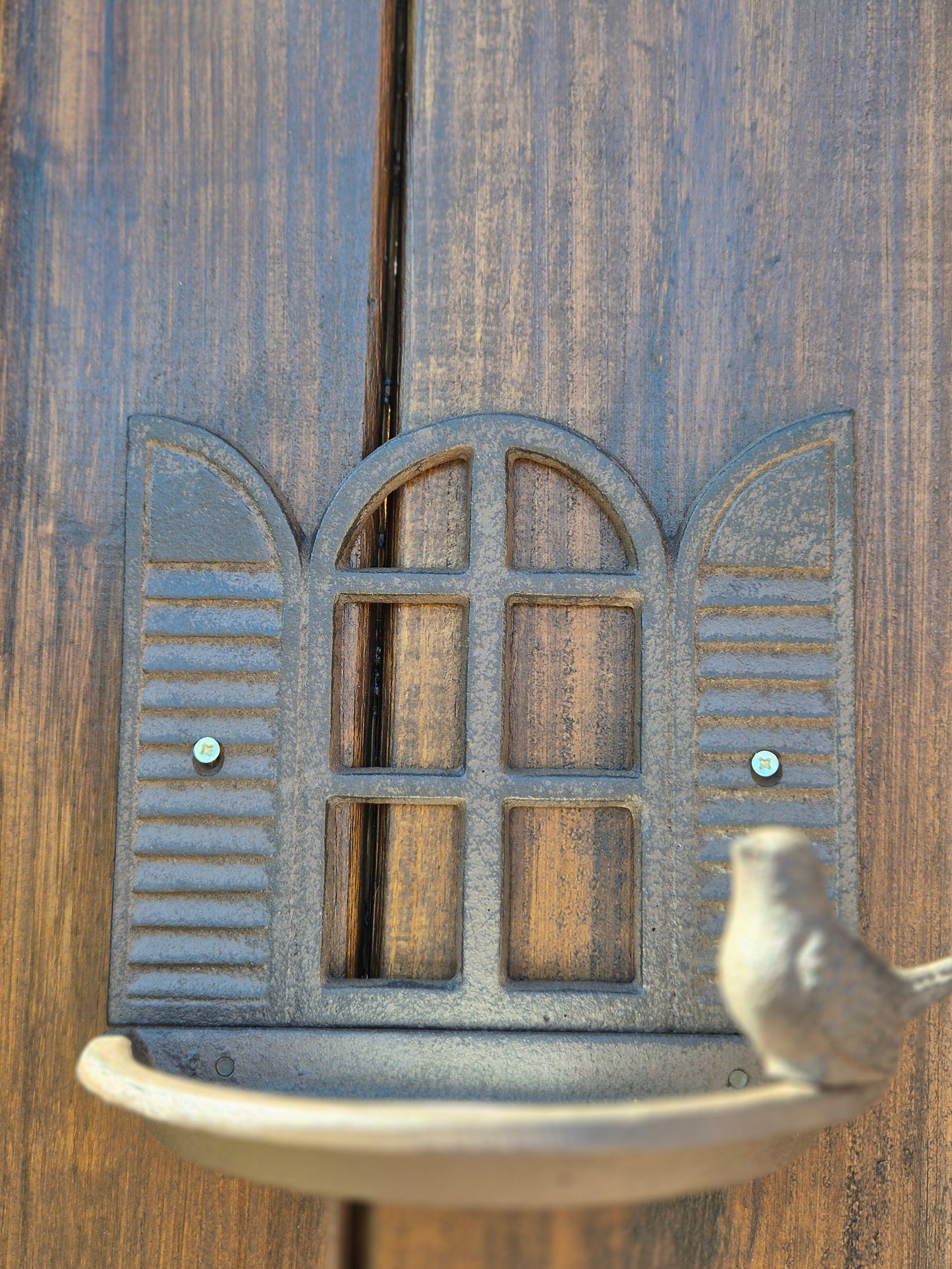 Bebedero pájaros ventana