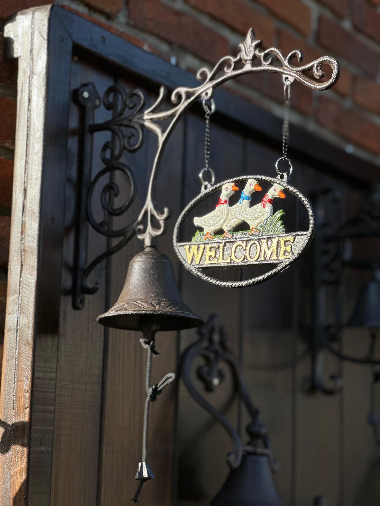 Campana de hierro Welcome con gansos